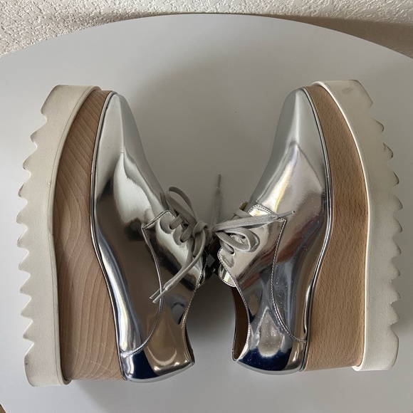 Stella McCartney Silver Vegan Patent Leather Low Top Wedge Sneakers - Picture 7 of 9